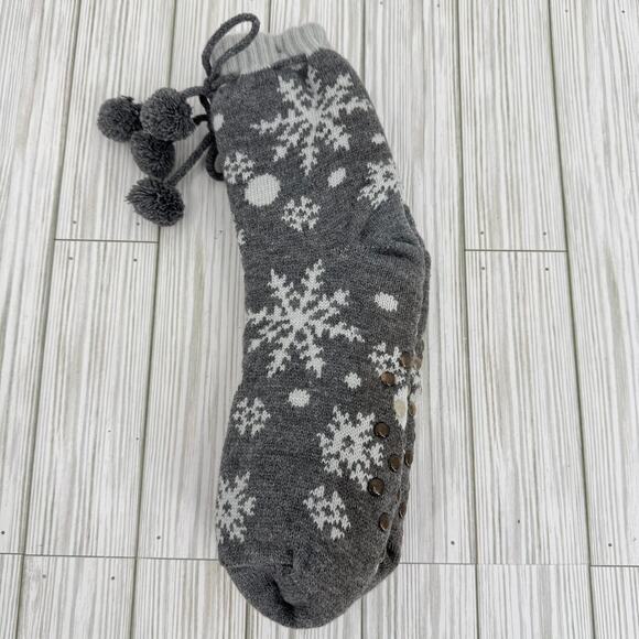 Cozy Hub non skid slipper socks snowflake with pompom winter gray white NEW - Picture 2 of 4